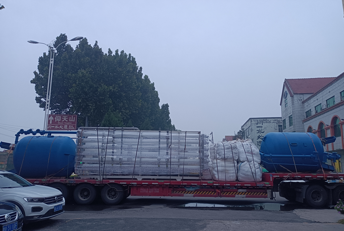 【川一股份】35T/H單級反滲透設(shè)備裝車發(fā)往青海西寧